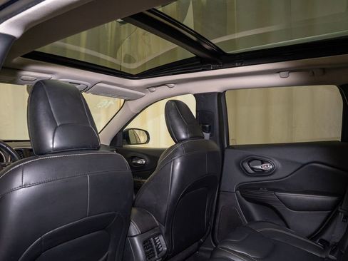 Used 2016 Jeep Cherokee Limited image 8