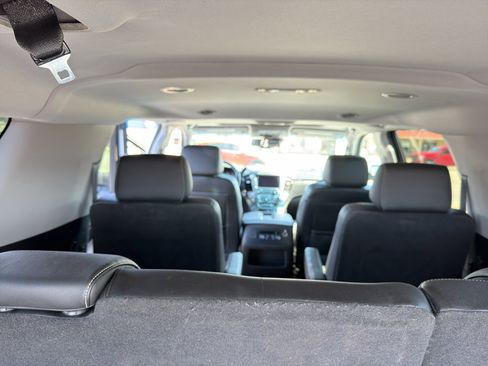 Used 2019 Chevrolet Suburban LT w/ Luxury Package image 10