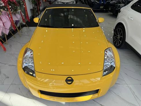 Used 2005 Nissan 350Z Touring RWD image 2