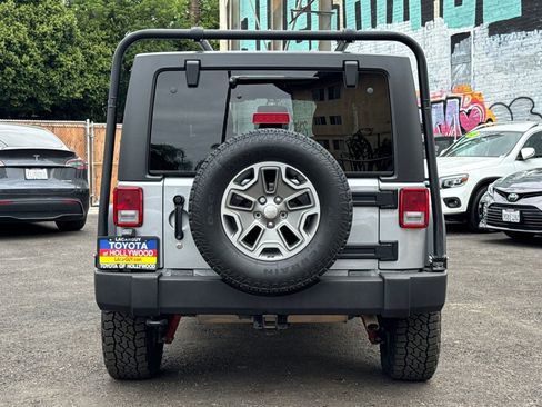 Used 2018 Jeep Wrangler Unlimited Rubicon w/ Connectivity Group AWD/4WD image 5