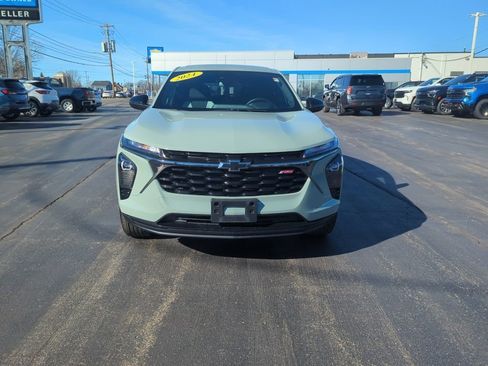 Certified 2024 Chevrolet Trax RS w/ Driver Confidence Package image 3