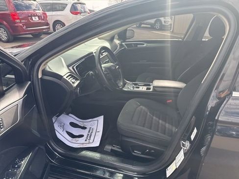 Used 2020 Ford Fusion SE image 10
