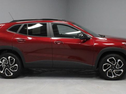 Used 2025 Chevrolet Trax RS w/ Driver Confidence Package FWD image 11