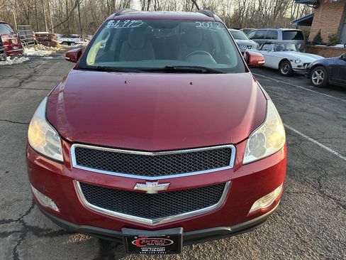 Used 2012 Chevrolet Traverse LT image 2