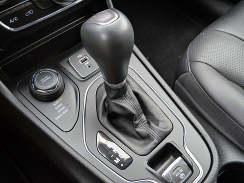 Used 2021 Jeep Cherokee Latitude Lux image 41