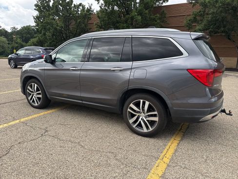 Used 2018 Honda Pilot Touring image 24