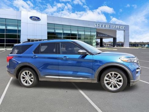 Used 2022 Ford Explorer XLT w/ Equipment Group 202A RWD image 5