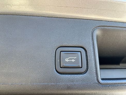 Used 2024 GMC Terrain SLT image 29