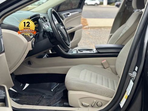 Used 2017 Ford Fusion SE image 14