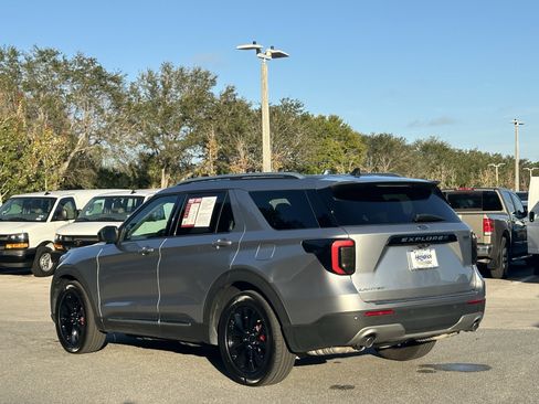 Used 2022 Ford Explorer Limited image 8