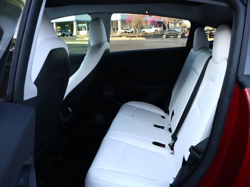 Used 2024 Tesla Model Y Long Range image 18