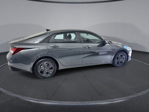 Used 2023 Hyundai Elantra SEL FWD image 9
