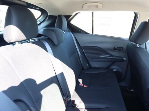 New 2025 Nissan Kicks Play S image 18