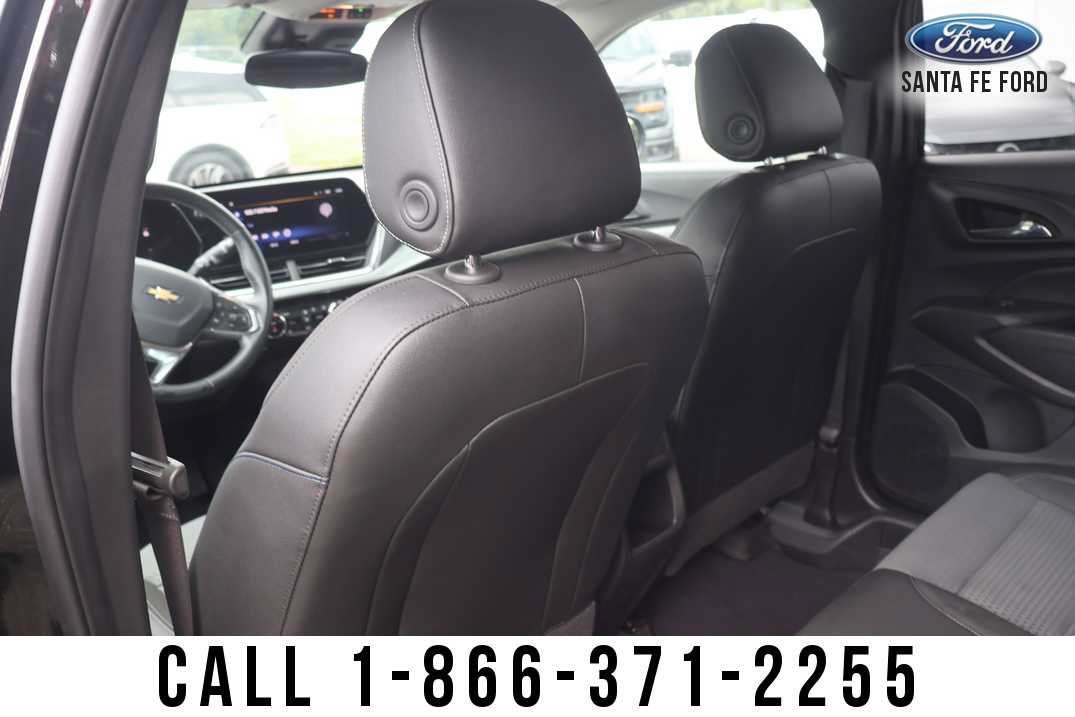 Used 2025 Chevrolet Trax LT w/ LT Convenience Package FWD image 16