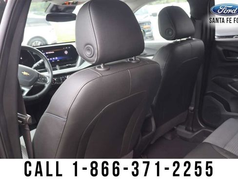 Used 2025 Chevrolet Trax LT w/ LT Convenience Package FWD image 16