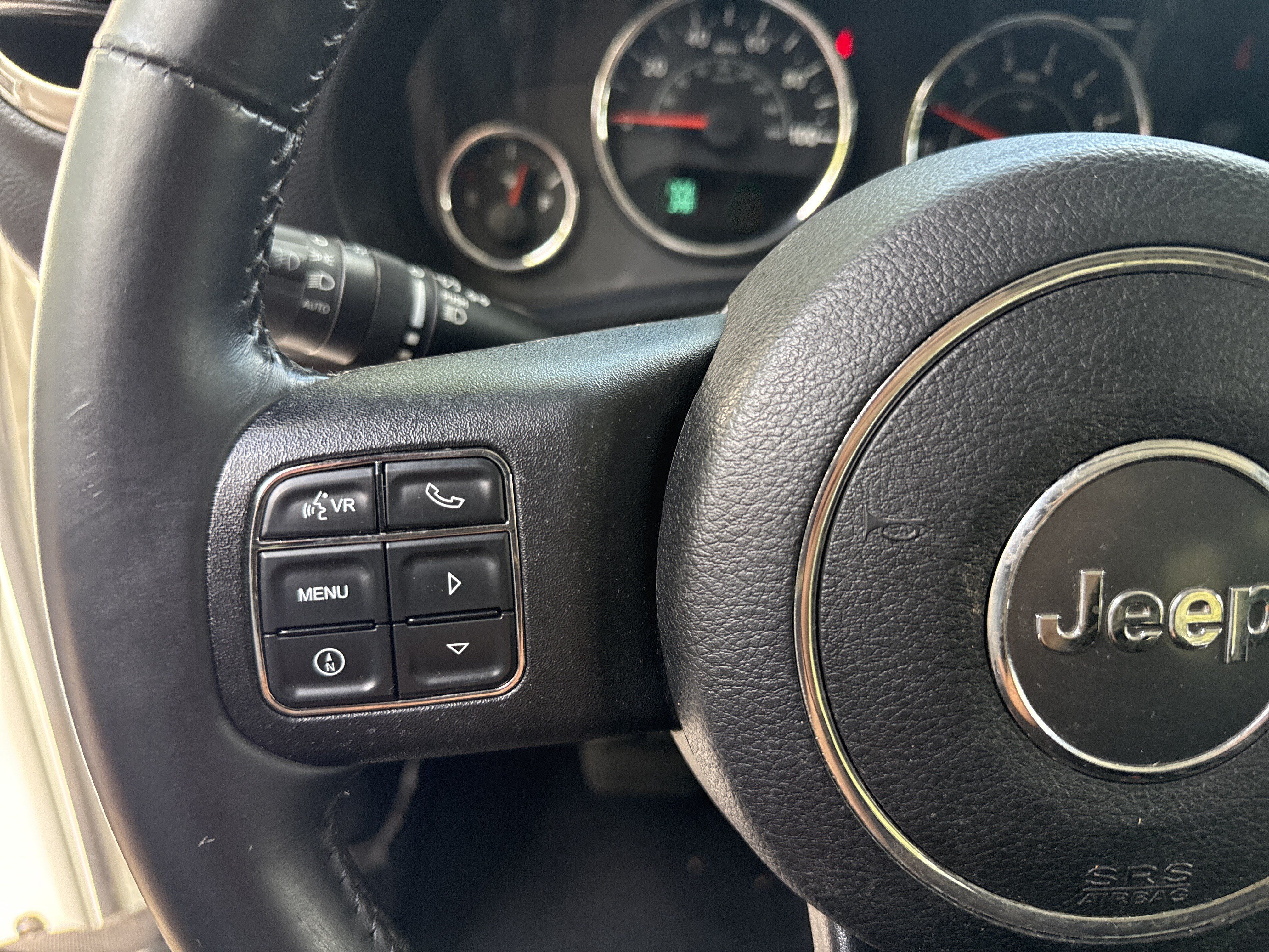 Used 2013 Jeep Wrangler Unlimited Sahara w/ Dual Top Group AWD/4WD image 27