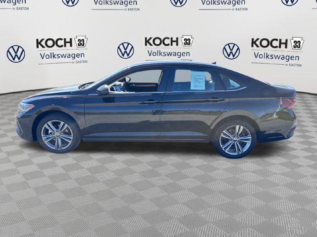 Used 2024 Volkswagen Jetta SE FWD image 4