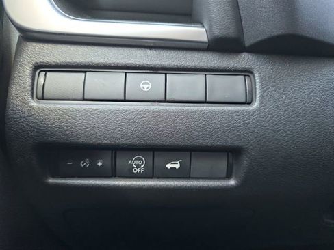 Used 2024 Nissan Rogue SV image 10