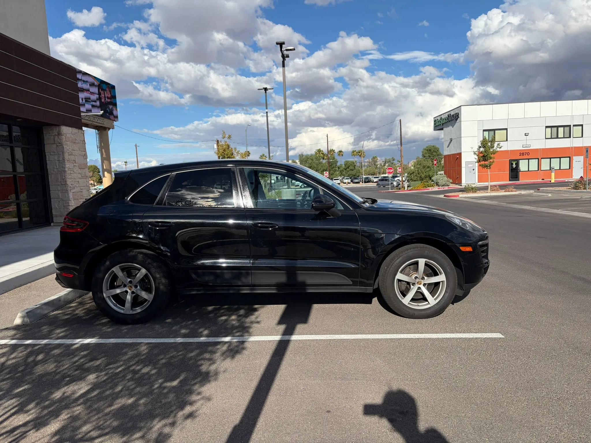 Used 2018 Porsche Macan Sport Edition AWD/4WD image 3