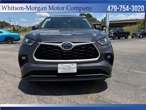 Used 2022 Toyota Highlander XLE AWD/4WD image 3