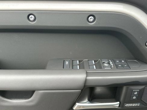 New 2026 Land Rover Defender 110 X-Dynamic SE AWD/4WD image 12