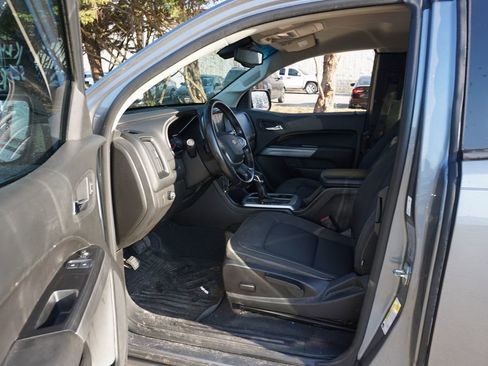 Used 2022 Chevrolet Colorado LT w/ LT Convenience Package image 2