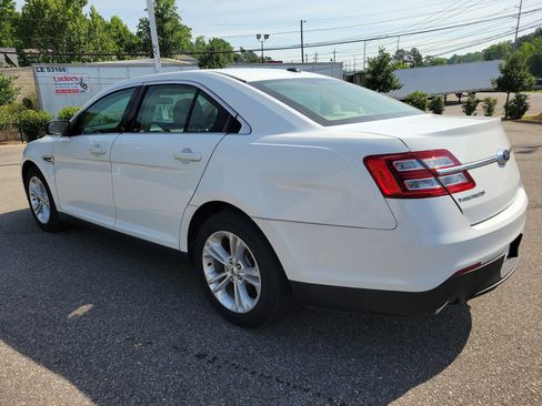 Used 2018 Ford Taurus SE FWD image 7