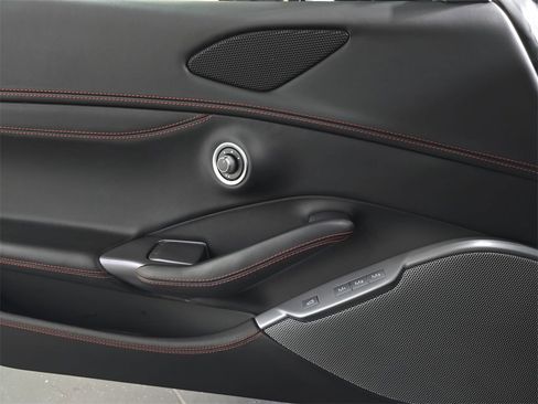 Used 2020 Ferrari Portofino image 22