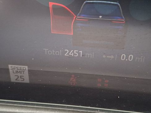 Used 2026 BMW X7 M60i w/ Executive Package image 17