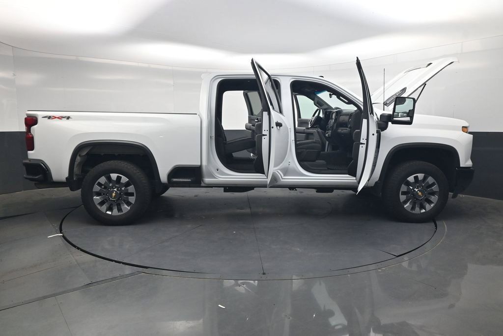 Used 2024 Chevrolet Silverado 2500 Custom AWD/4WD image 45