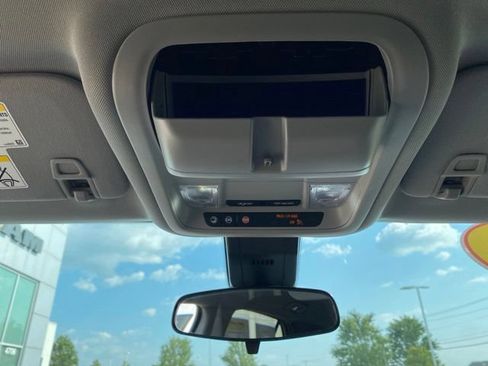 Used 2024 Chevrolet Equinox LT FWD image 16