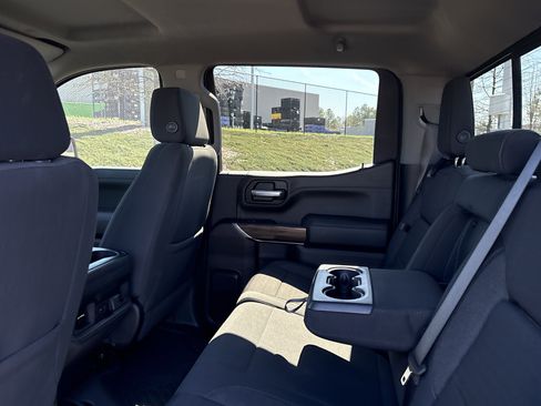 Used 2021 Chevrolet Silverado 1500 LT Trail Boss w/ Convenience Package II image 32