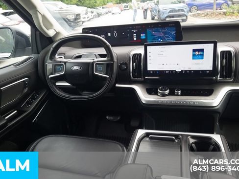 Used 2025 Ford Expedition Platinum w/ Driver's Package AWD/4WD image 23