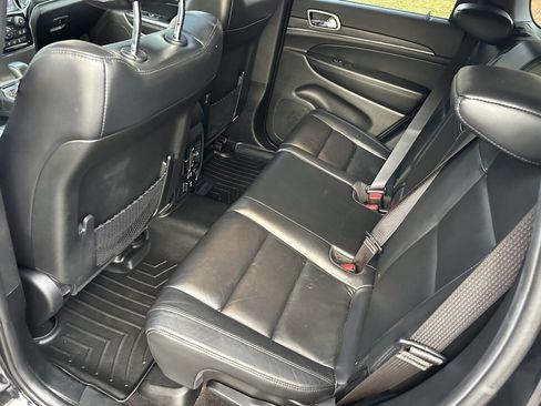 Used 2019 Jeep Grand Cherokee Limited AWD/4WD image 15