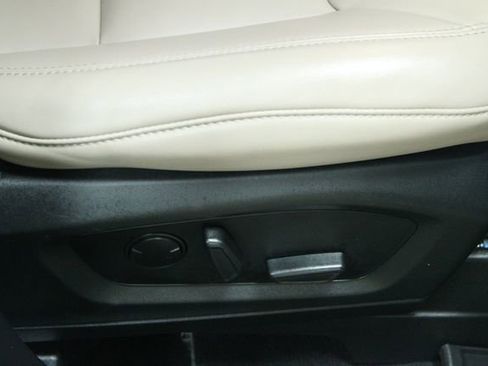 Used 2022 Ford Explorer XLT w/ Equipment Group 202A image 13