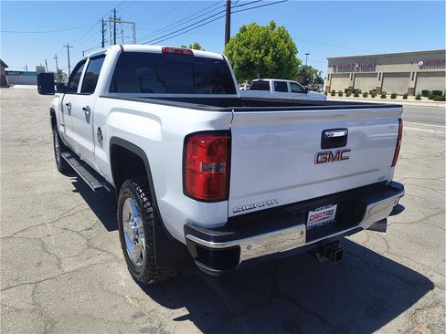 Used 2015 GMC Sierra 2500 SLT w/ Duramax Plus Package AWD/4WD image 16
