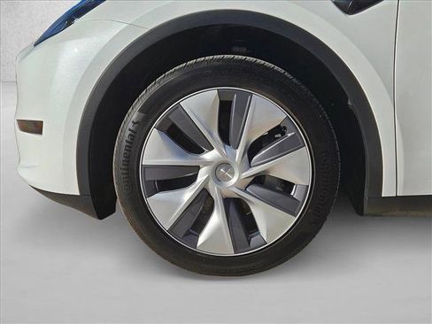 Used 2024 Tesla Model Y Long Range image 23