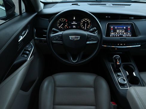 Used 2021 Cadillac XT4 Premium Luxury FWD image 10