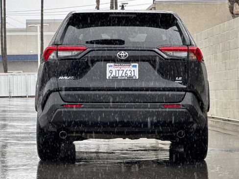 Used 2022 Toyota RAV4 LE image 8