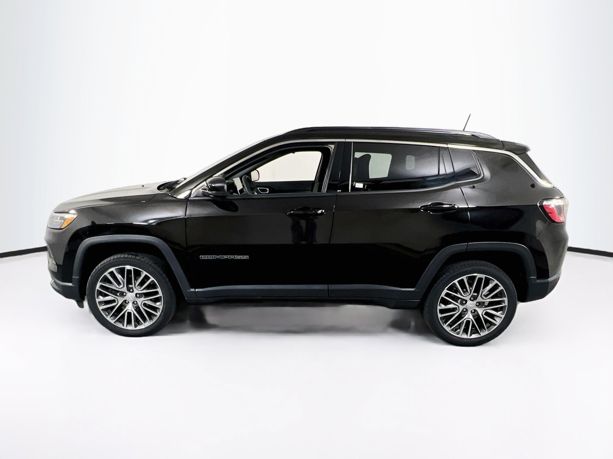 Used 2023 Jeep Compass Limited w/ Elite Group AWD/4WD image 8