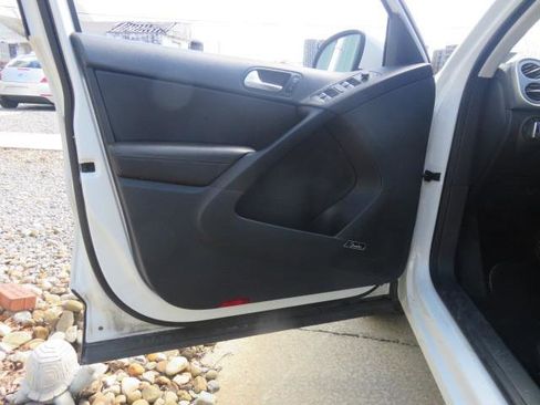 Used 2017 Volkswagen Tiguan SEL image 12