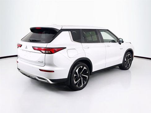 Used 2024 Mitsubishi Outlander 4WD Plug-In Hybrid image 7