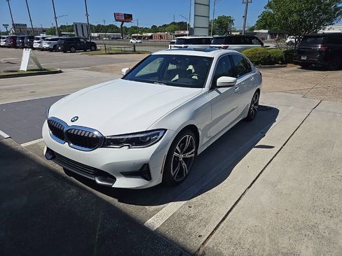 Used 2019 BMW 330i Sedan w/ Premium Package image 1