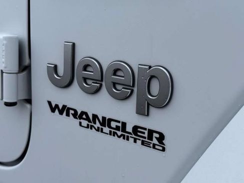Used 2021 Jeep Wrangler Unlimited Sahara AWD/4WD image 7