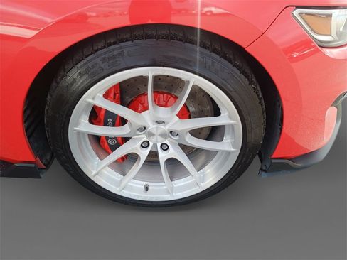 Used 2016 Ford Mustang Shelby GT350 w/ Technology Package image 35