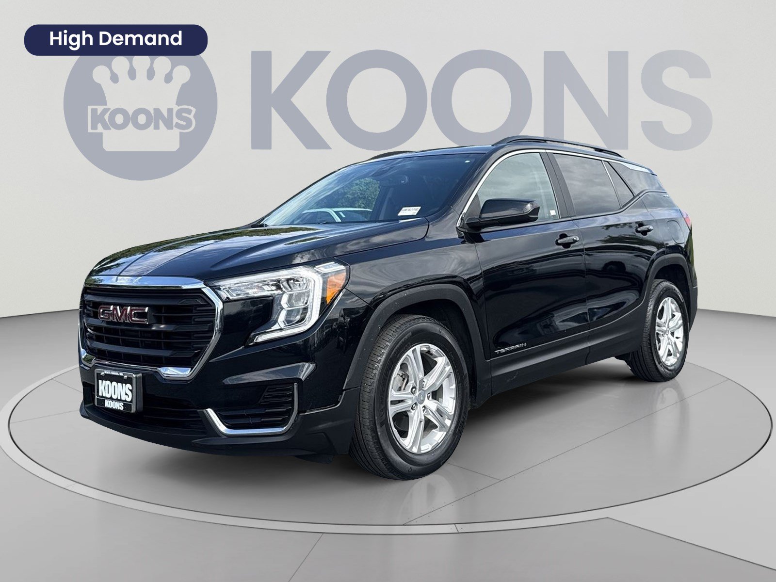 Used 2022 GMC Terrain SLE FWD image 1