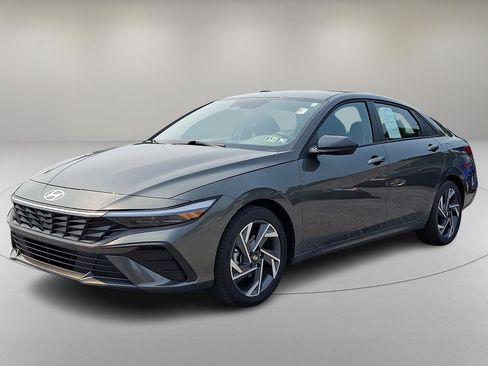 Certified 2025 Hyundai Elantra Sport FWD image 5