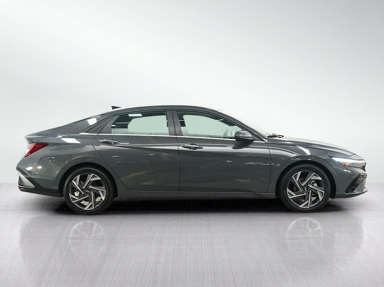 Used 2025 Hyundai Elantra SEL FWD image 6