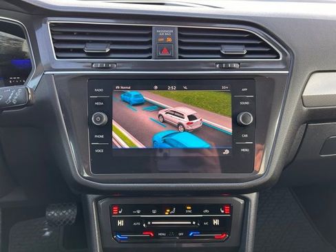 Used 2024 Volkswagen Tiguan SE image 16