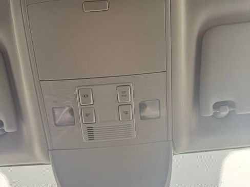 Used 2023 Volkswagen Taos SE image 32